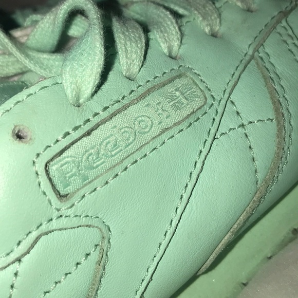 PASTEL MINT GREEN REEBOK SKEAKERS - Picture 4 of 5